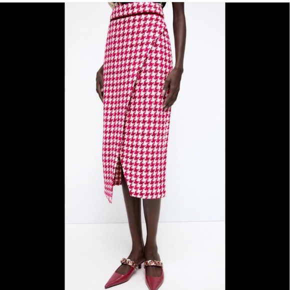 Zara pink tweed style houndstooth skirt with slit. Last one - Picture 5 of 7